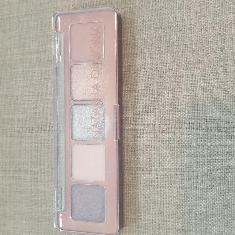 Eyeshadow palette (gently used)